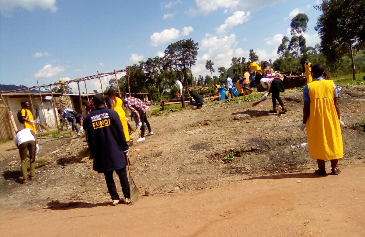 Rwenzori Students Association clean Kabale Town to Mark Bakonzo Week