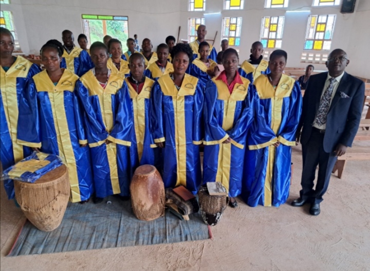 Ndorwa West MP aspirant honours pledge of Church choir uniforms