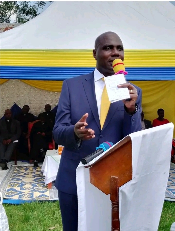 Rubanda district leadership denies receiving iron sheets from Minister Musasizi