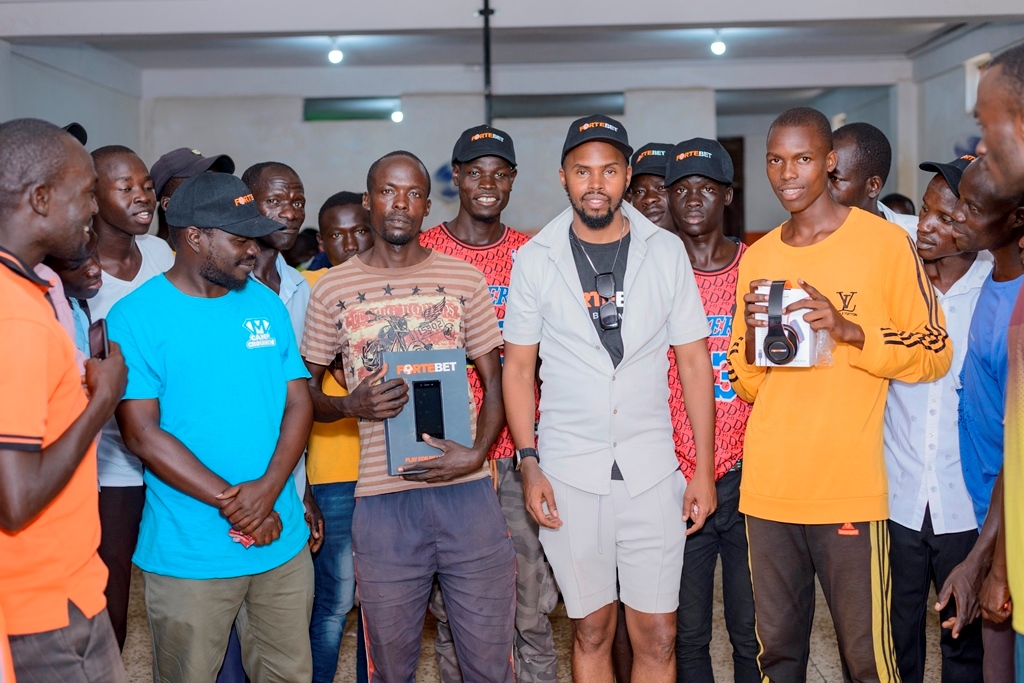 Katakwi phone, headsets and caps winners were happy to take a picture with Muhangi