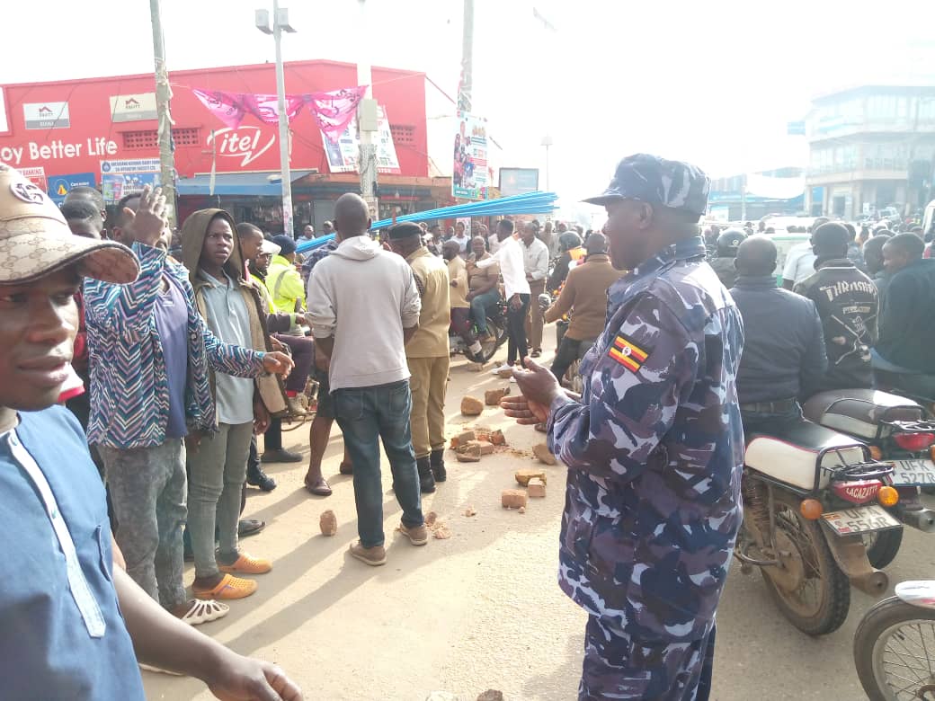 Angry central market vendors storm council officials over UMEME power disconnection